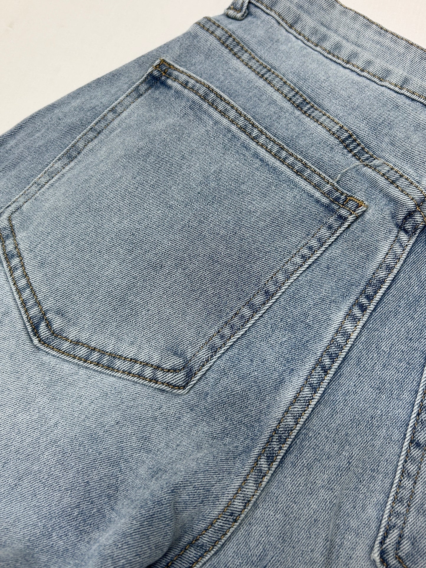 ART:Y387 | JEANS LEGGERMENTE A OVETTO